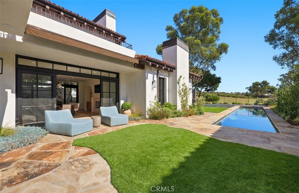 16 Pelican Point, Newport Coast, CA 92657 Wrap around side yard with pool views.