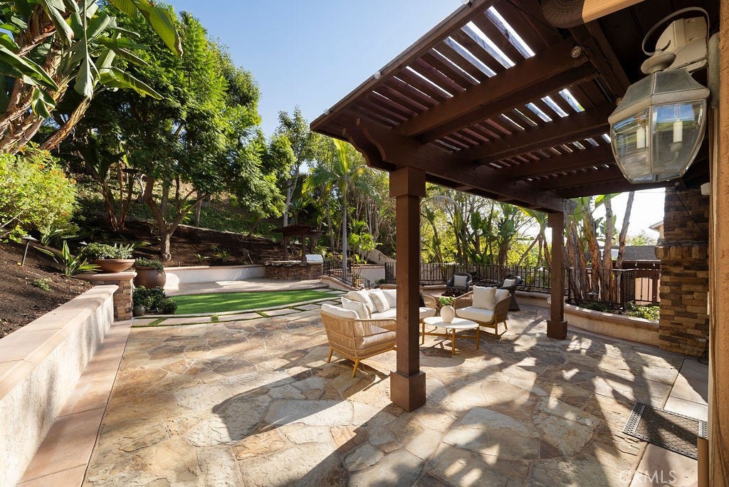 25621 Via Viento, Mission Viejo, CA 92691 25621 Via Viento, Mission Viejo, CA 92691