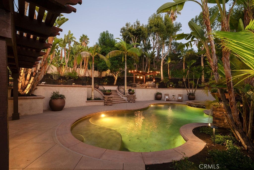 25621 Via Viento, Mission Viejo, CA 92691 25621 Via Viento, Mission Viejo, CA 92691