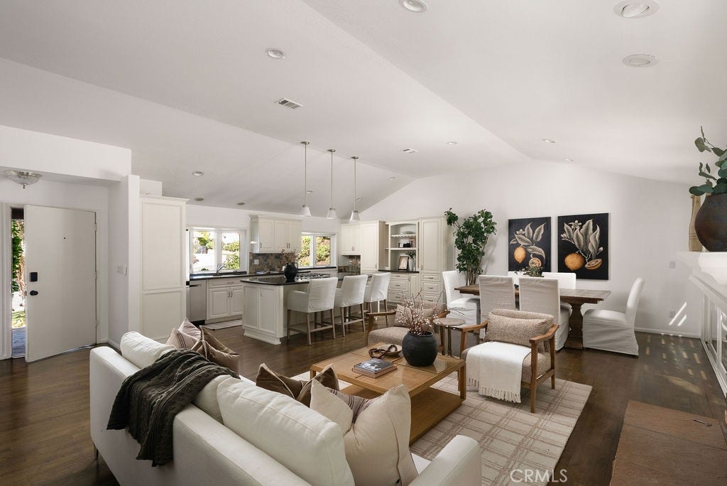 25621 Via Viento, Mission Viejo, CA 92691 25621 Via Viento, Mission Viejo, CA 92691