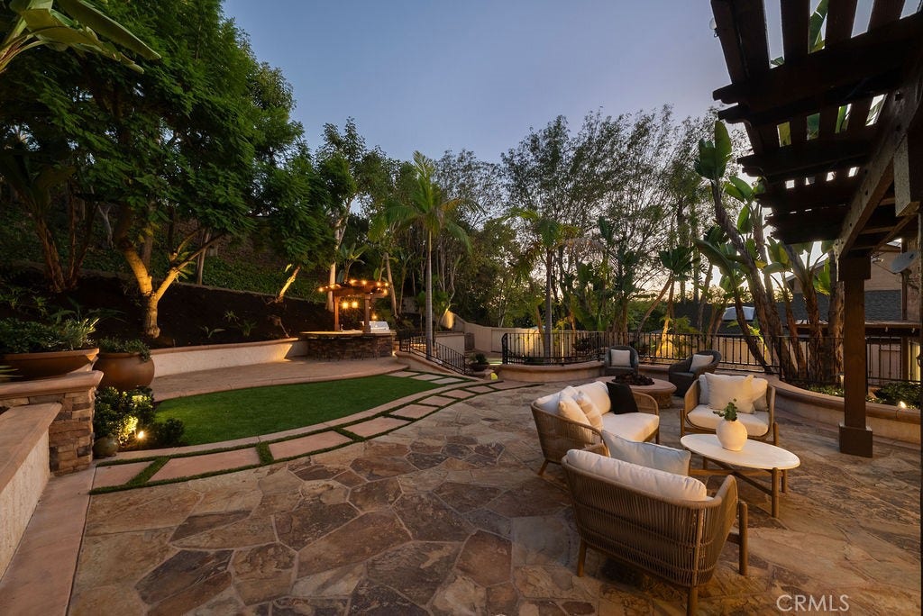 25621 Via Viento, Mission Viejo, CA 92691 25621 Via Viento, Mission Viejo, CA 92691