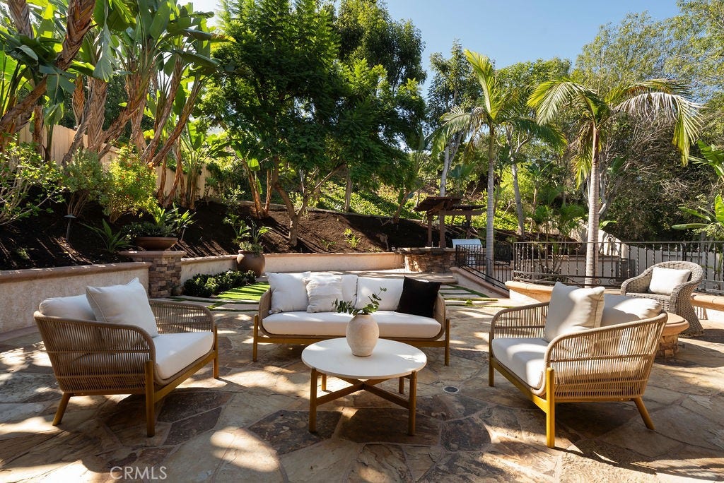25621 Via Viento, Mission Viejo, CA 92691 25621 Via Viento, Mission Viejo, CA 92691