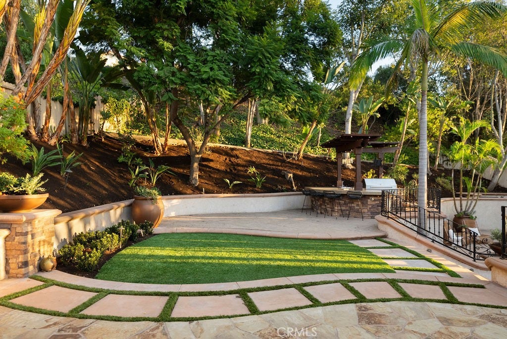 25621 Via Viento, Mission Viejo, CA 92691 25621 Via Viento, Mission Viejo, CA 92691