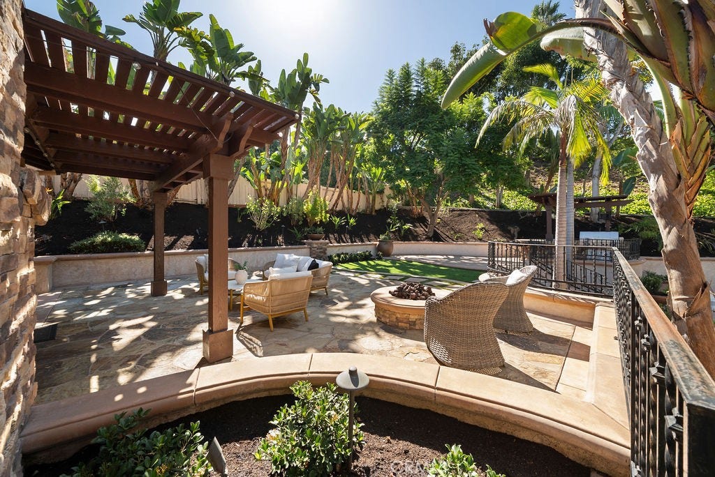 25621 Via Viento, Mission Viejo, CA 92691 25621 Via Viento, Mission Viejo, CA 92691