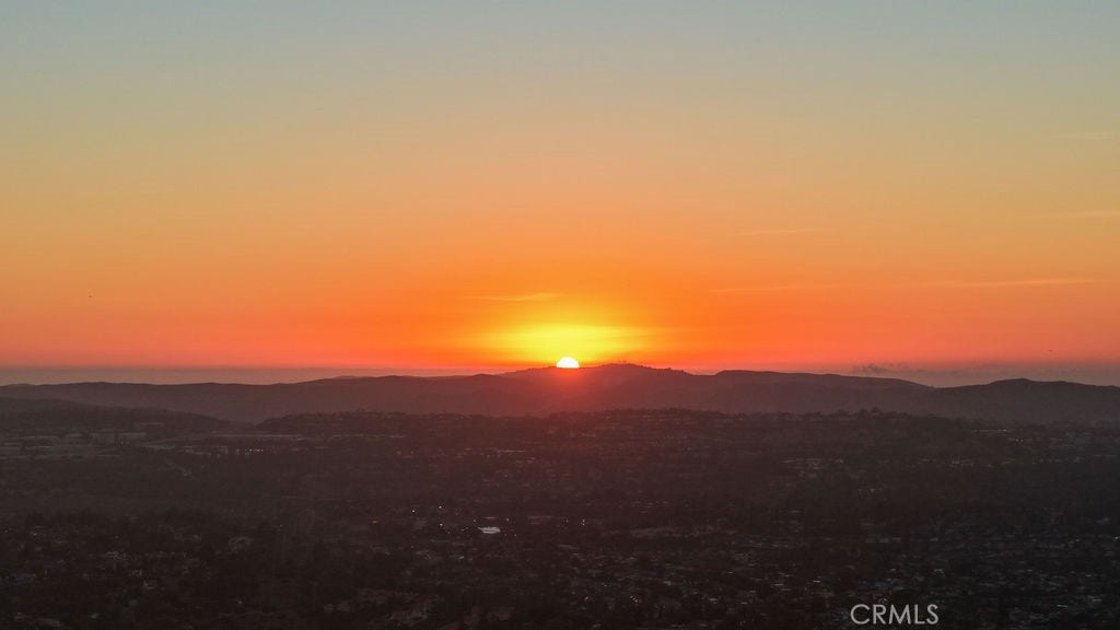 25621 Via Viento, Mission Viejo, CA 92691 25621 Via Viento, Mission Viejo, CA 92691