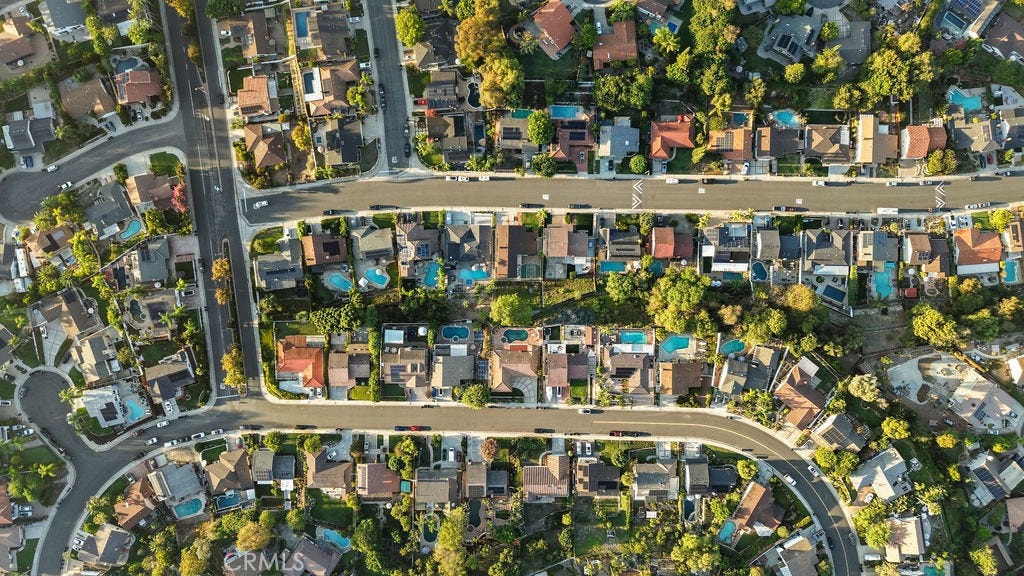 25621 Via Viento, Mission Viejo, CA 92691 25621 Via Viento, Mission Viejo, CA 92691