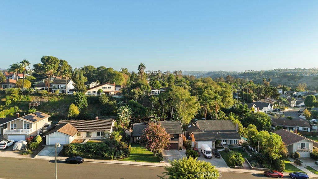 25621 Via Viento, Mission Viejo, CA 92691 25621 Via Viento, Mission Viejo, CA 92691