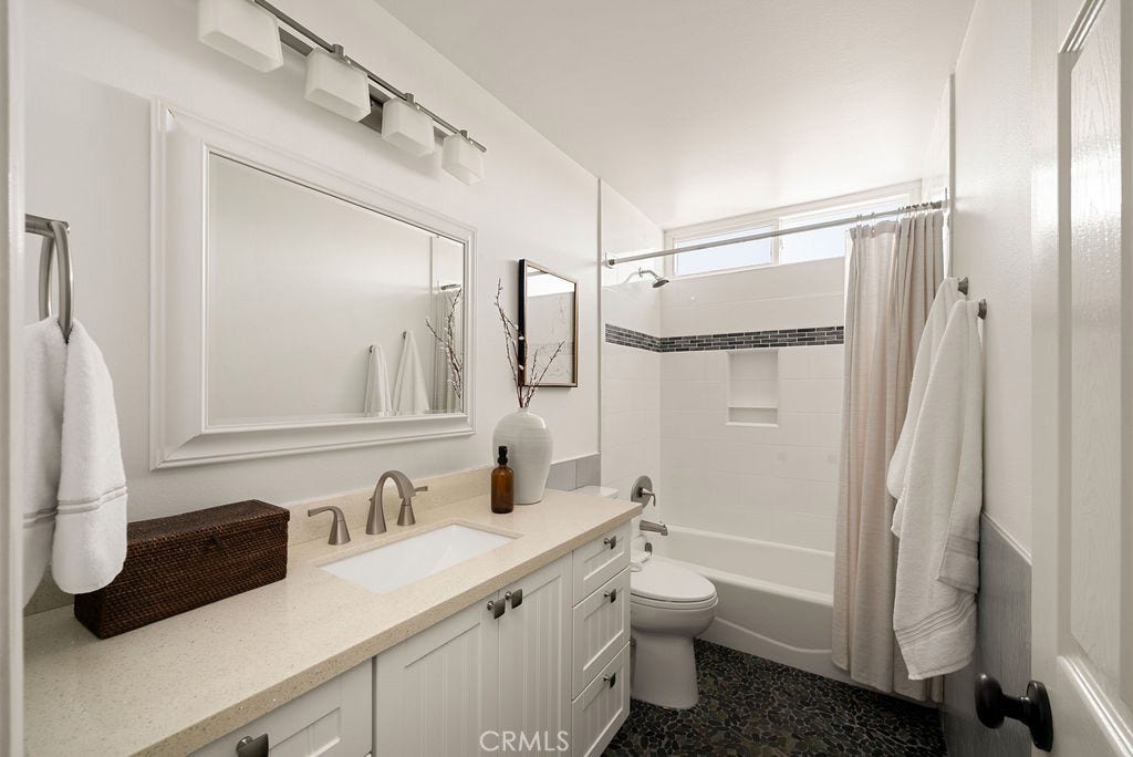 25621 Via Viento, Mission Viejo, CA 92691 25621 Via Viento, Mission Viejo, CA 92691