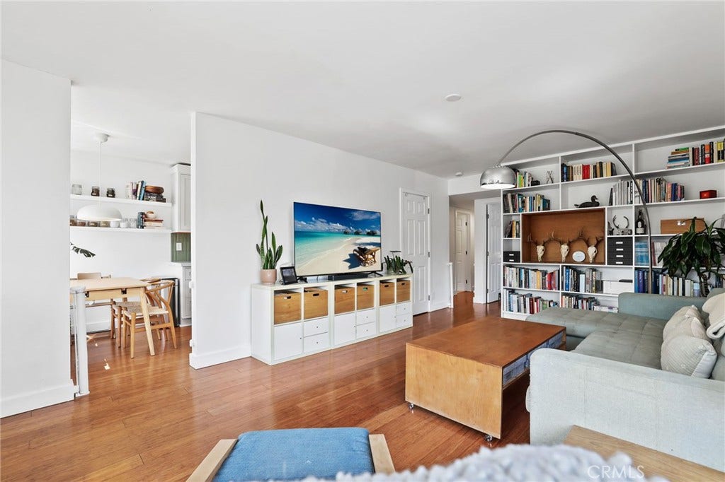 25987 Via Pera, Mission Viejo, CA 92691 Spacious Living Room!