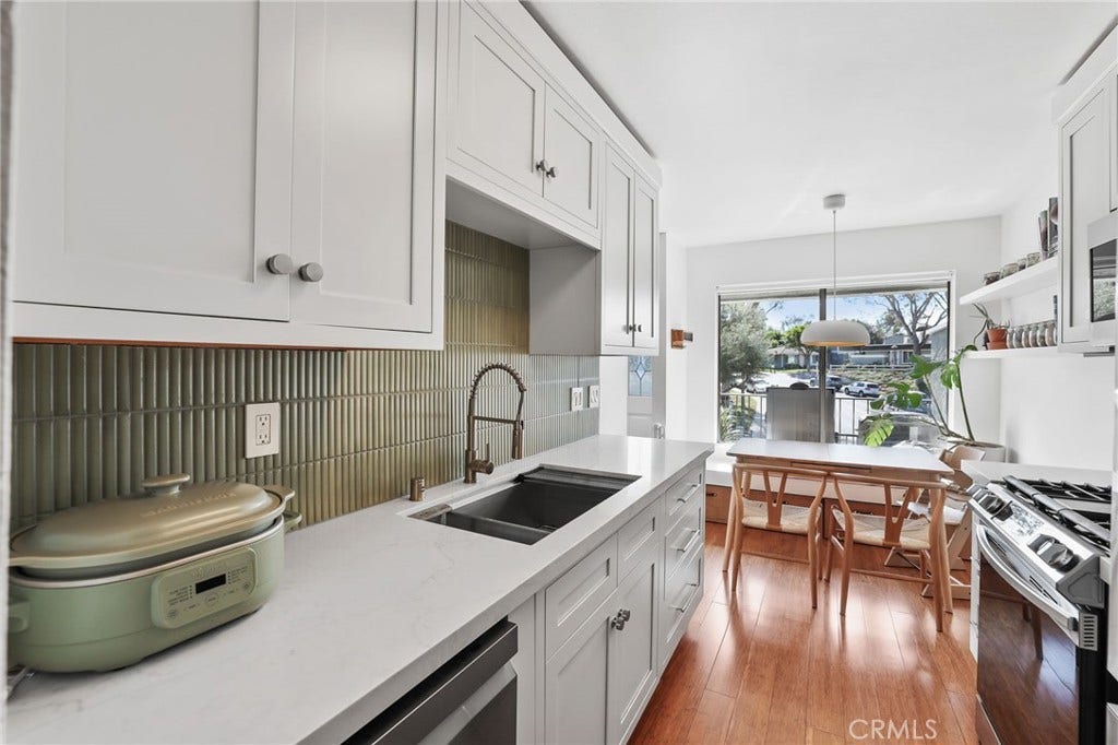 25987 Via Pera, Mission Viejo, CA 92691 Light and bright!