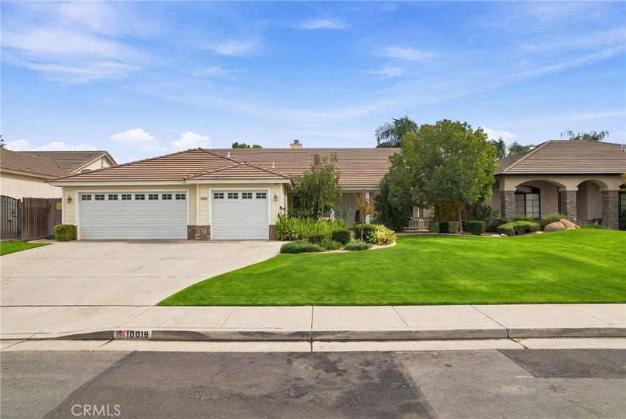 Property photo for 10019 Laurel Park, Bakersfield, CA