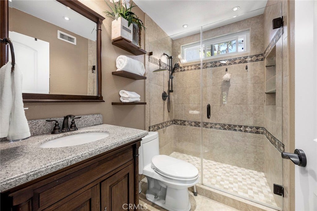 24843 Via Santa Cruz, Mission Viejo, CA 92692 SECOND LEVEL GUEST BATHROOM