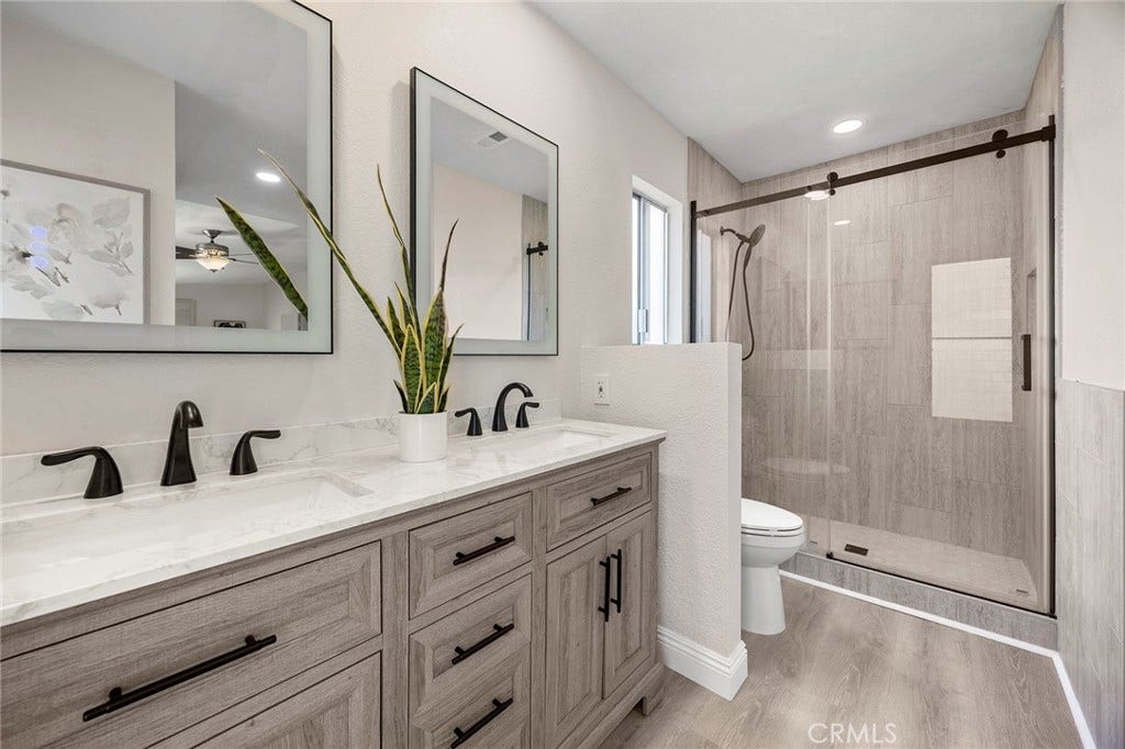24843 Via Santa Cruz, Mission Viejo, CA 92692 RECENTLY REMODELED PRIMARY SUITE BATHROOM
