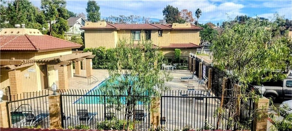 25245 Tanoak Ln., Lake Forest, CA 92630 Community Swimming Pool.