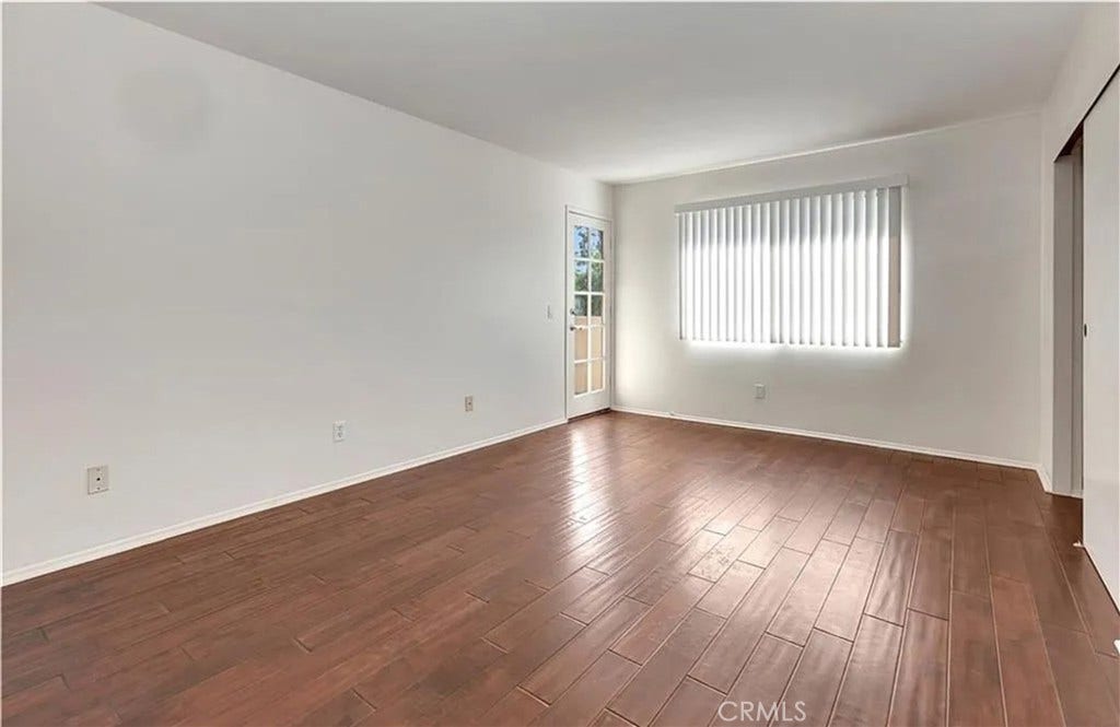 25245 Tanoak Ln., Lake Forest, CA 92630 Large Living Room with access to balcony