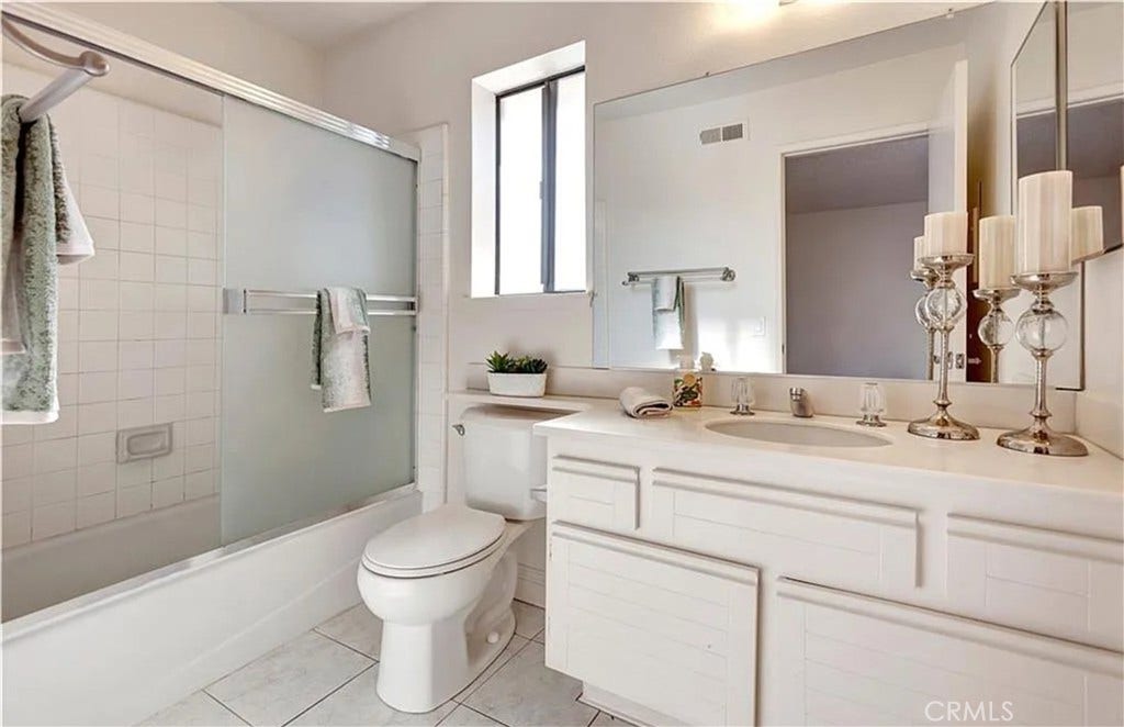 25245 Tanoak Ln., Lake Forest, CA 92630 Second Bathroom.