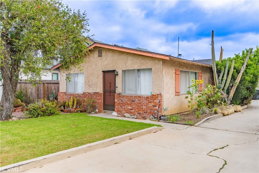 Property photo for 218 E 16th E, Costa Mesa, CA