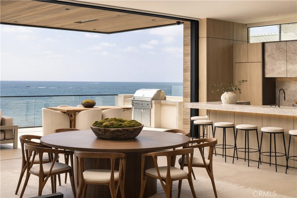 1 Strand Beach Dr, Dana Point, CA 92629 Sitting Area Kitchen Bar