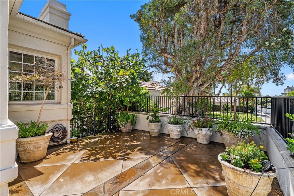 14 Marana, San Clemente, CA 92673 Front courtyard
