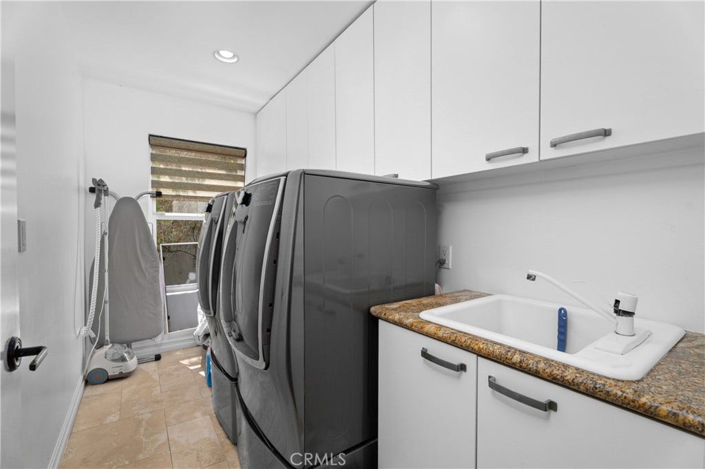 14 Marana, San Clemente, CA 92673 Seperate Laundry Room