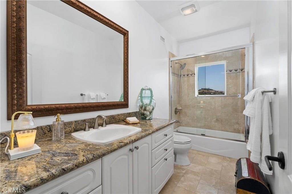 14 Marana, San Clemente, CA 92673 1 of 4 bathroom