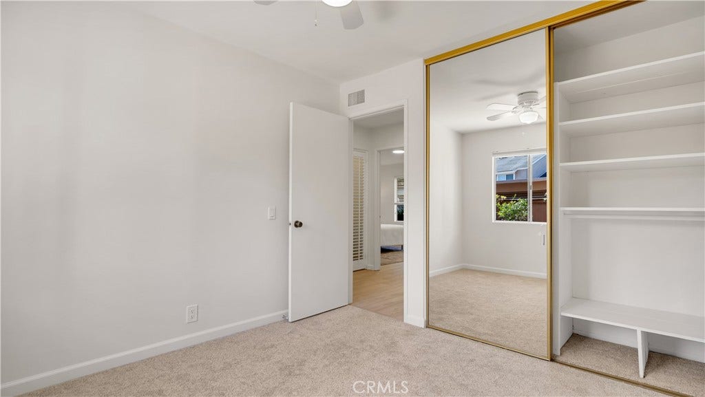 2nd bedroom, designer carpet, mirrored wardrobe doors.