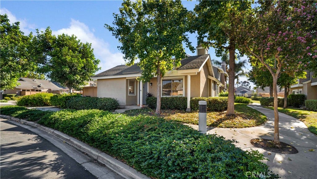 Wishing for a great single level home? You just found it! Though it is a condo, it feels like a single family home.