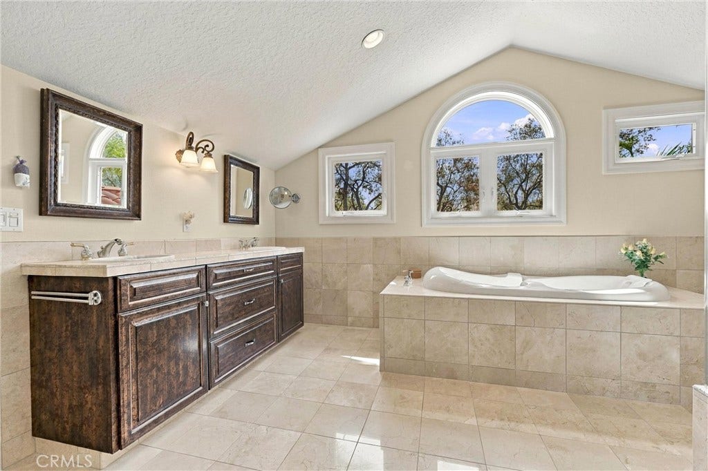 14 Novilla, Laguna Niguel, CA 92677 Primary bathroom