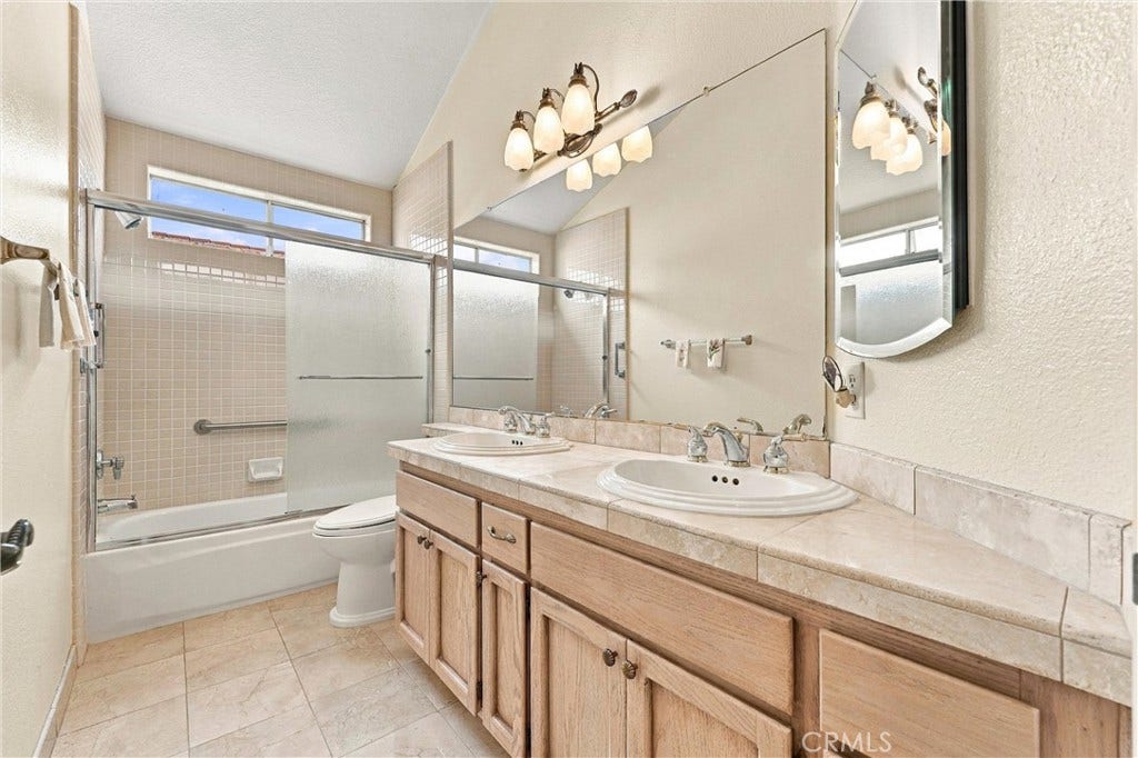 14 Novilla, Laguna Niguel, CA 92677 Upstairs hall bathroom