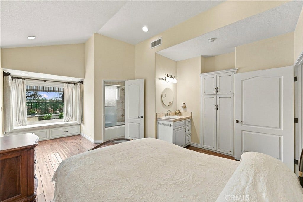 14 Novilla, Laguna Niguel, CA 92677 Downstairs bedroom suite