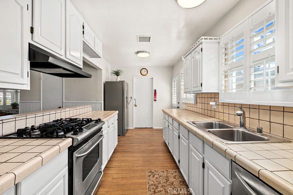 13191 Lewis, Garden Grove, CA 92843 Garage Access to Kitchen