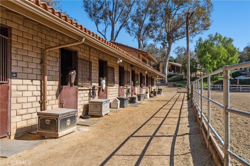 25901 Nellie Gail, Laguna Hills, CA 92653 25901 Nellie Gail, Laguna Hills, CA 92653