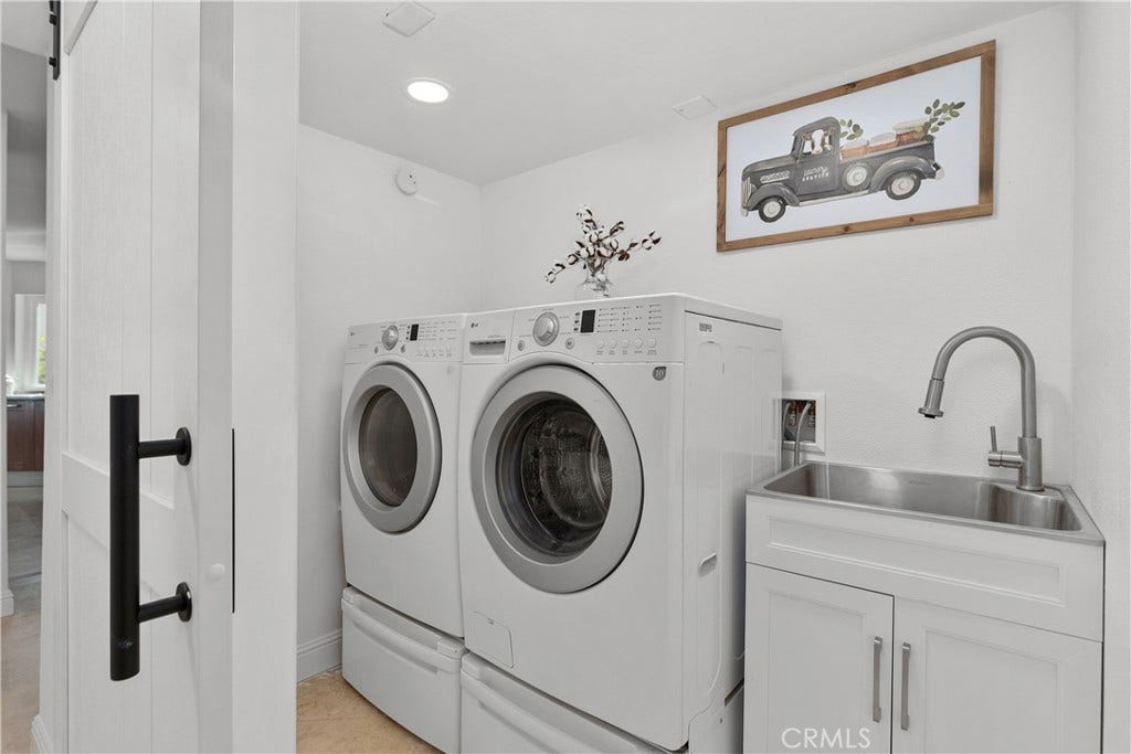 25901 Nellie Gail, Laguna Hills, CA 92653 laundry room