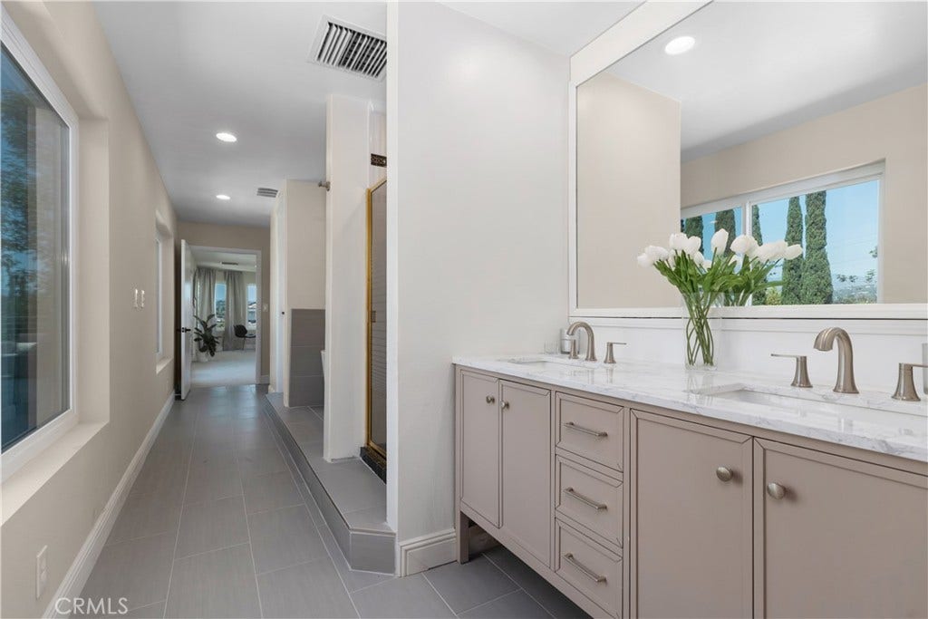 25901 Nellie Gail, Laguna Hills, CA 92653 extra bath with bonus room