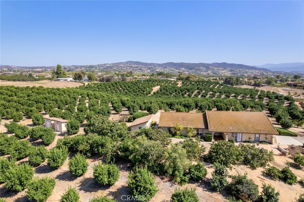 36733 Glenoaks, Temecula, CA 92592 The Existing Estate with 23 plus acres of income producing lemon grove!