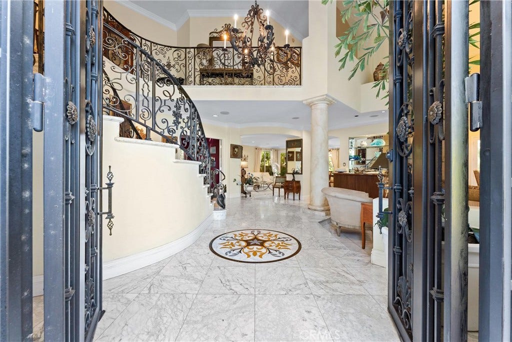 27201 S Ridge Drive, Mission Viejo, CA 92692 Foyer