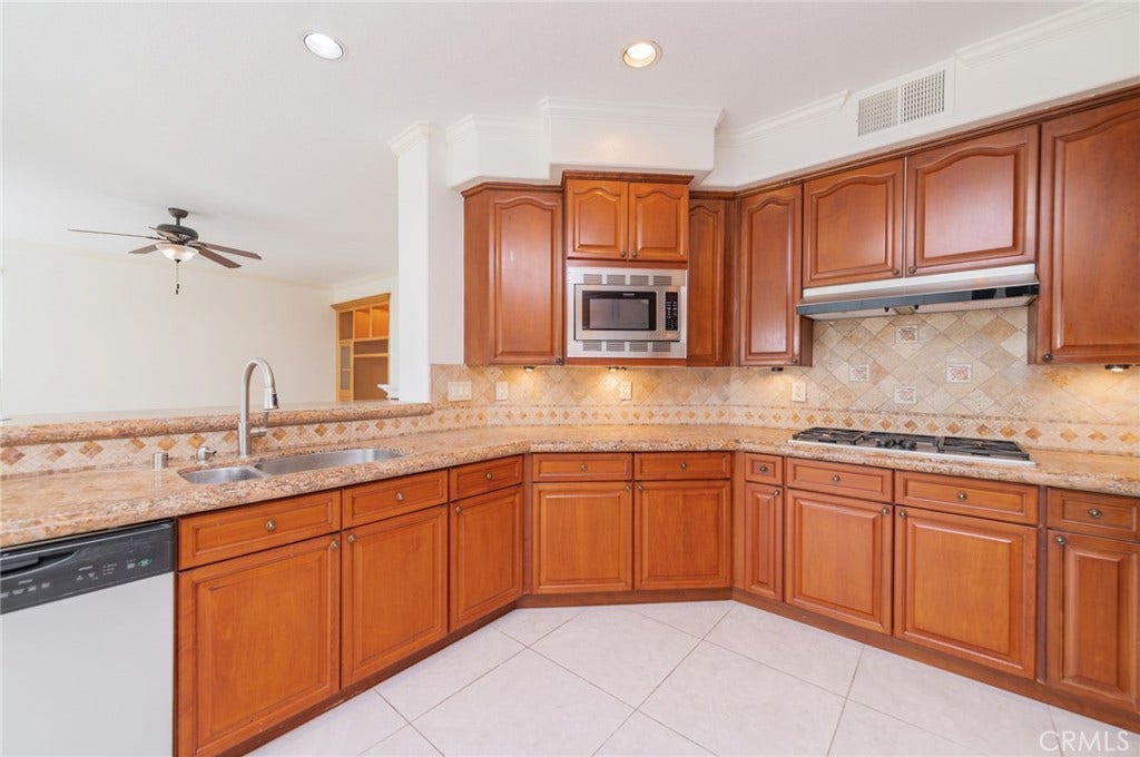 22661 White Oaks, Mission Viejo, CA 92692 22661 White Oaks, Mission Viejo, CA 92692