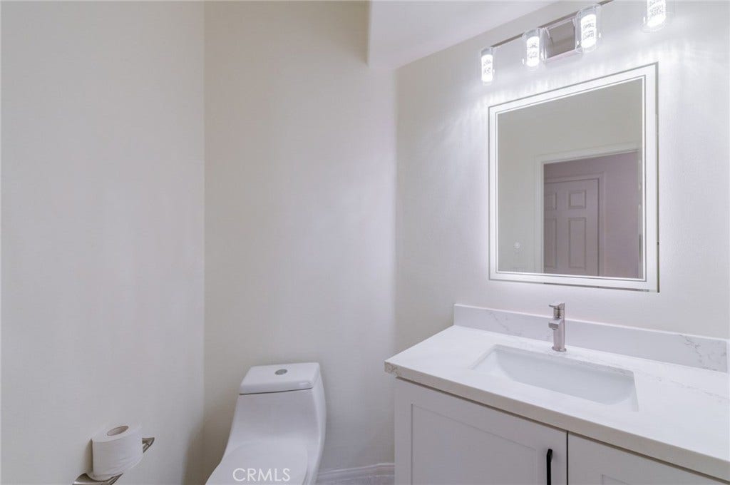 22661 White Oaks, Mission Viejo, CA 92692 22661 White Oaks, Mission Viejo, CA 92692