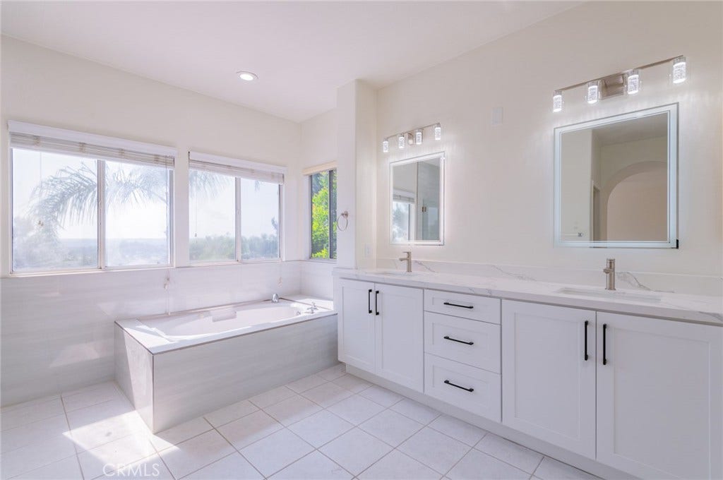 22661 White Oaks, Mission Viejo, CA 92692 22661 White Oaks, Mission Viejo, CA 92692
