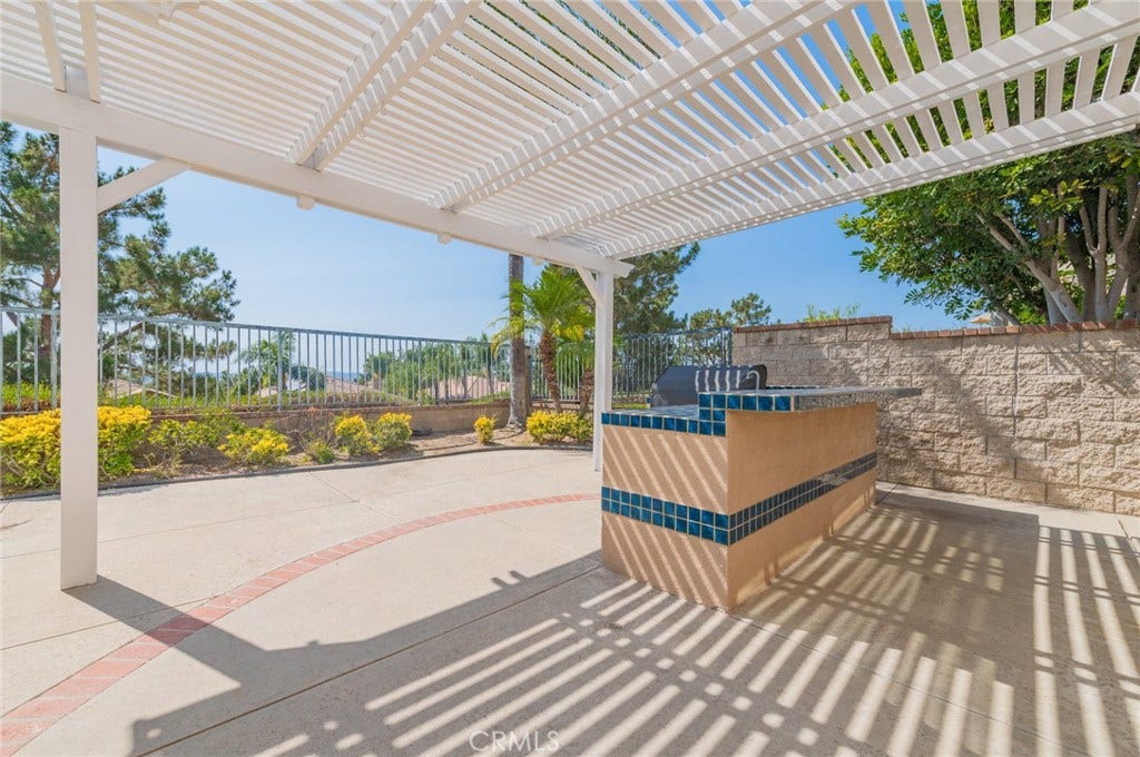 22661 White Oaks, Mission Viejo, CA 92692 22661 White Oaks, Mission Viejo, CA 92692