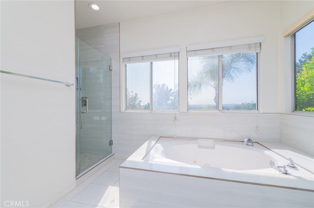 22661 White Oaks, Mission Viejo, CA 92692 22661 White Oaks, Mission Viejo, CA 92692