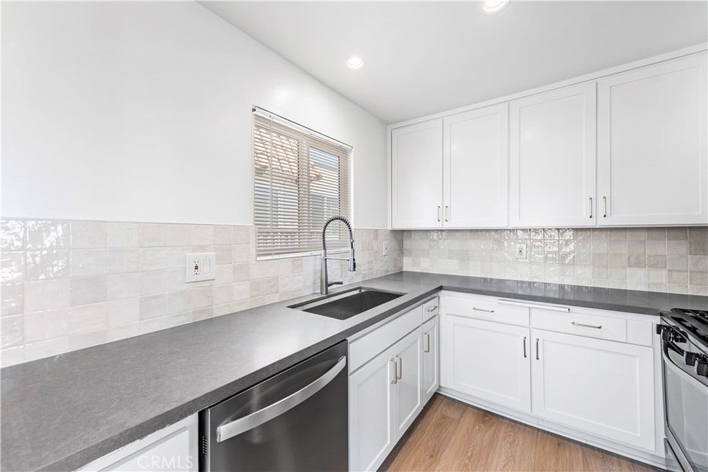 223 Avenida Victoria, San Clemente, CA 92672 Unit #C kitchen