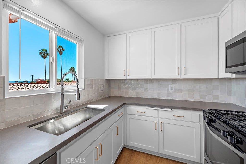 223 Avenida Victoria, San Clemente, CA 92672 Unit #B kitchen