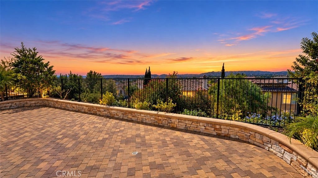 27591 Jaquita, Laguna Niguel, CA 92677 Photo have been digitally inhanced