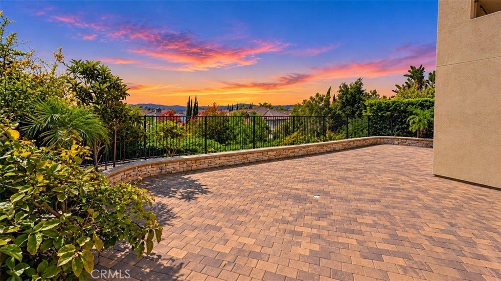 27591 Jaquita, Laguna Niguel, CA 92677 Photo have been digitally inhanced