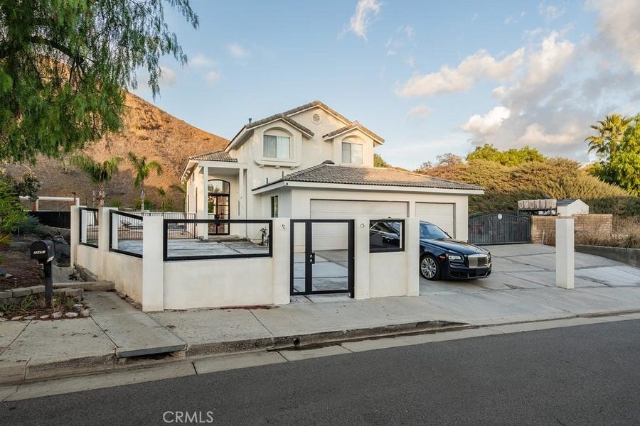 Property photo for 28491 Nicholas Circle, Saugus, CA