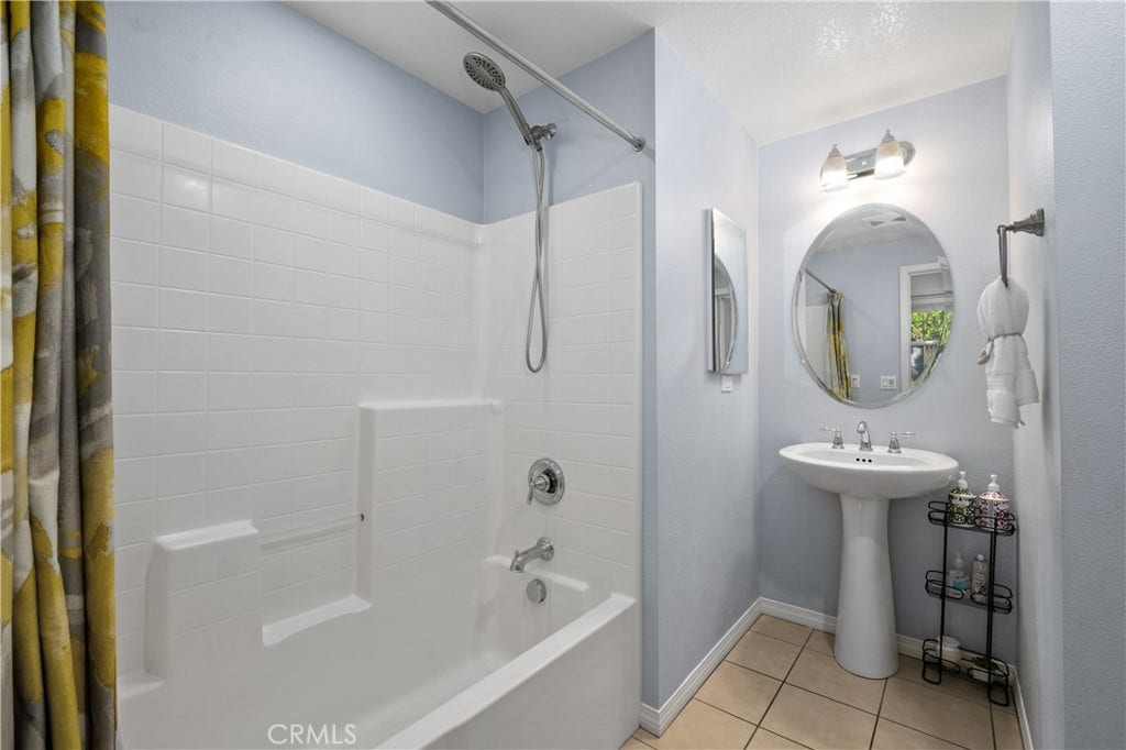 1438 Georgia, Tustin, CA 92782 Downstairs Full Bathroom