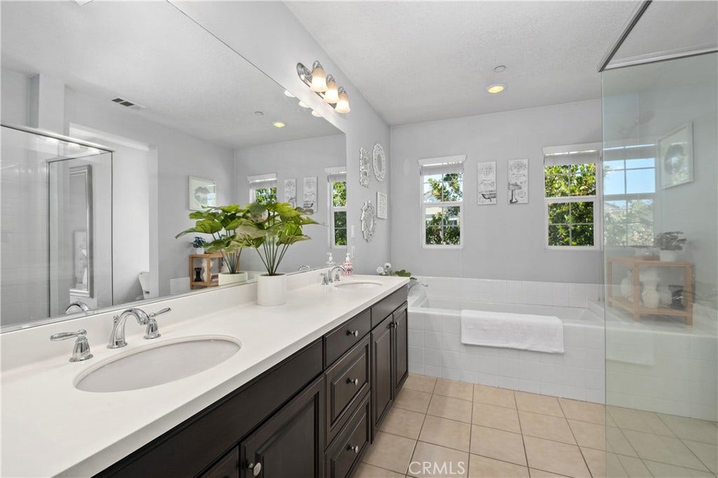 1438 Georgia, Tustin, CA 92782 Master Bathroom