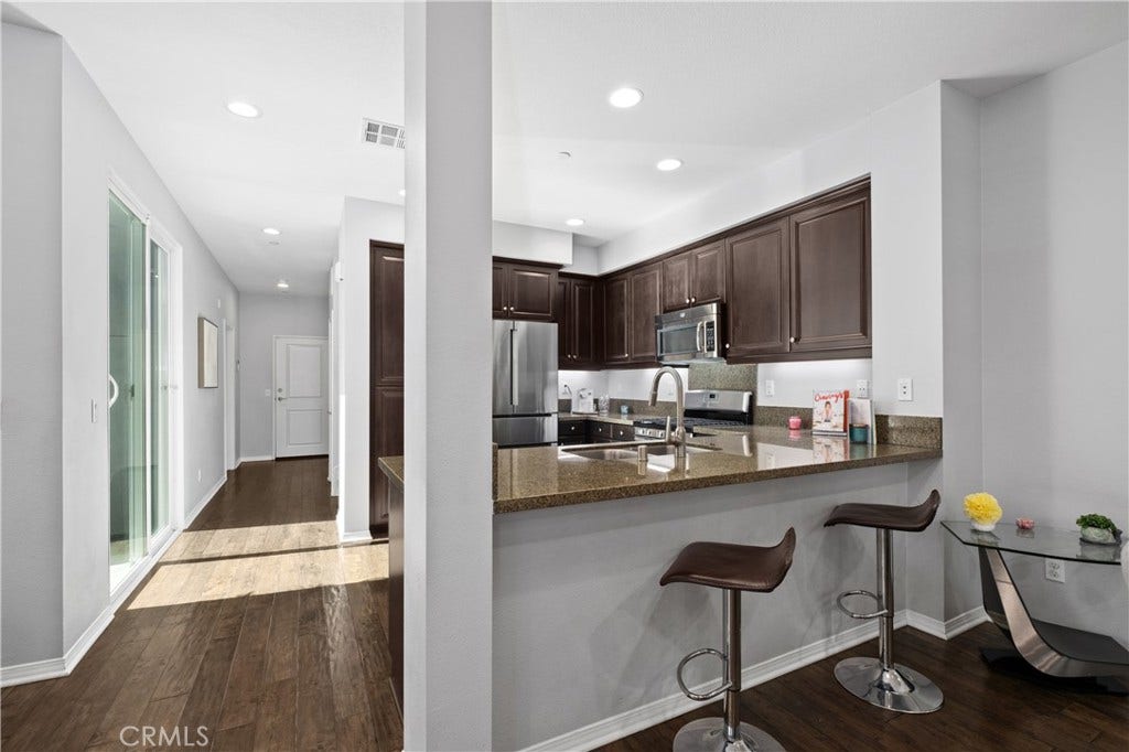 1438 Georgia, Tustin, CA 92782 Breakfast Counter