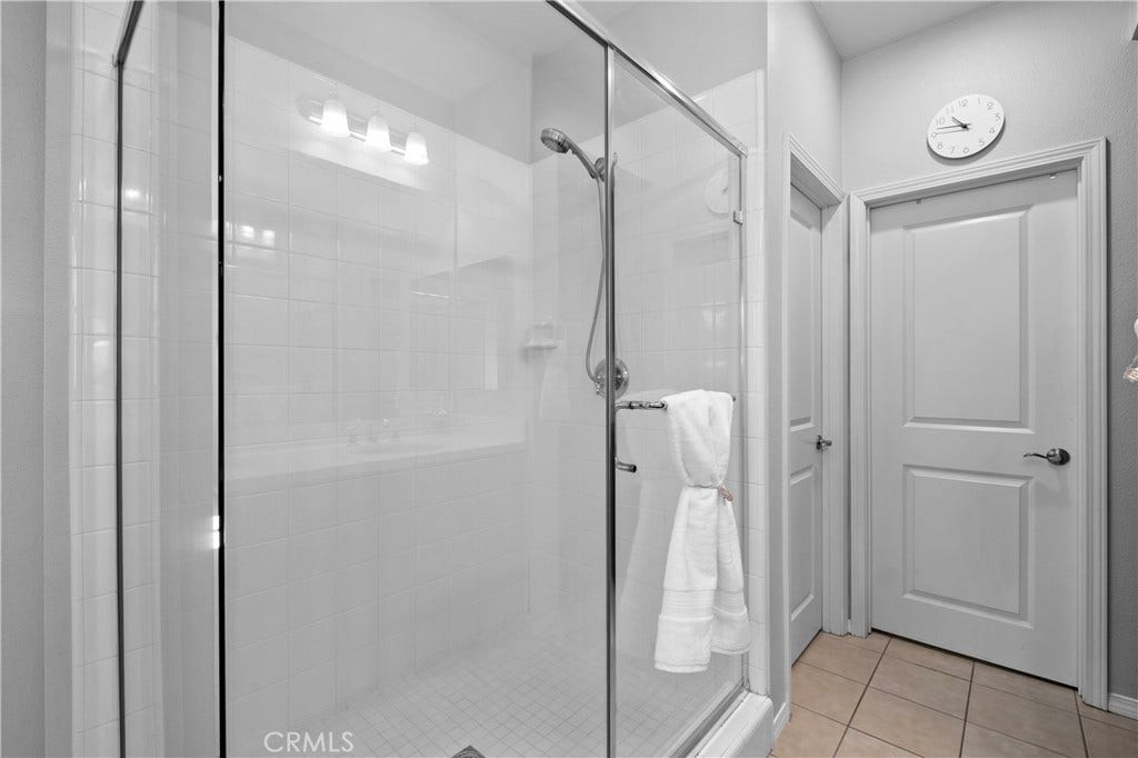 1438 Georgia, Tustin, CA 92782 Separate Tub/Shower